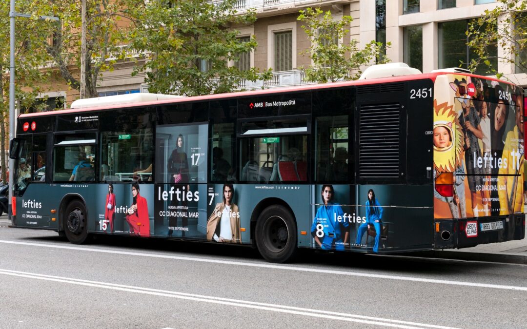 Gran campaña de Lefties en los buses urbanos de Barcelona
